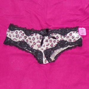 Lace Trimmed Leopard Print Panties